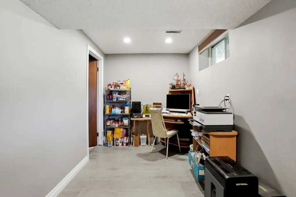 3056 32a Street SE Calgary AB T2B0T3