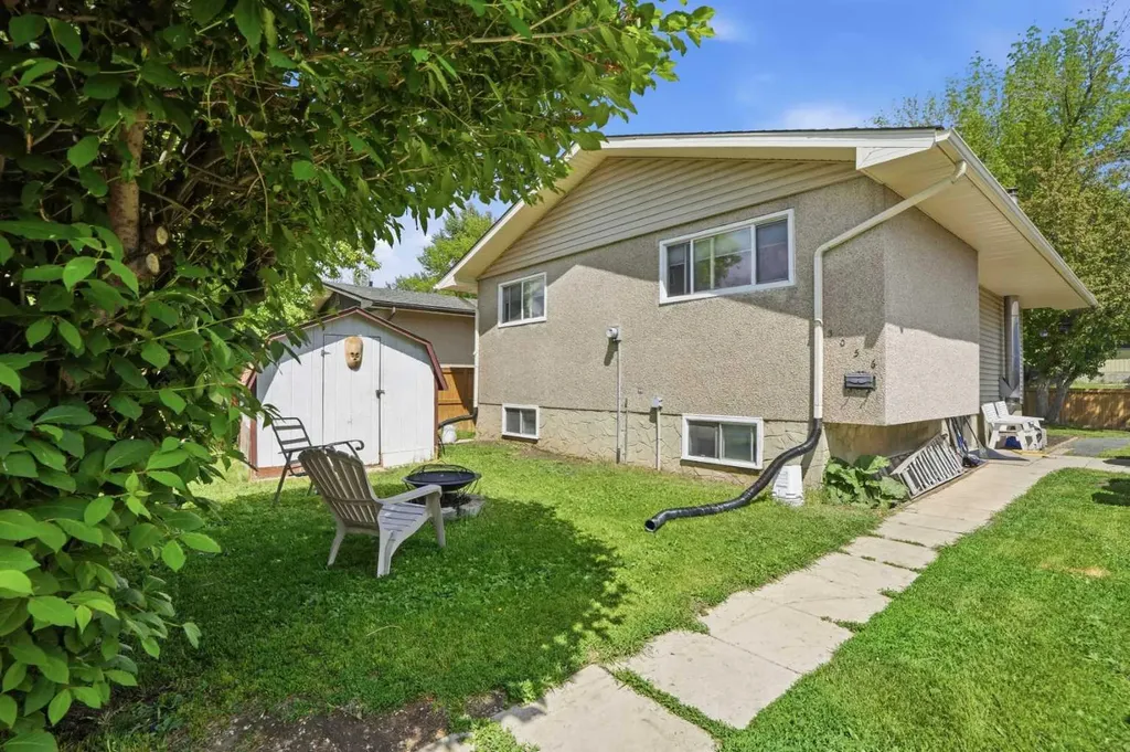 3056 32a Street SE Calgary AB T2B0T3