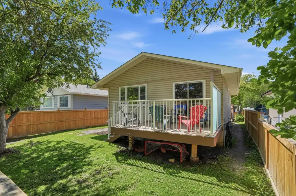 3056 32a Street SE Calgary AB T2B0T3