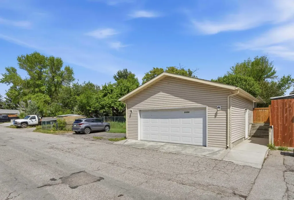 3056 32a Street SE Calgary AB T2B0T3