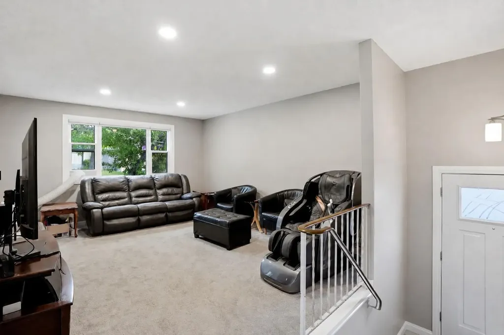 3056 32a Street SE Calgary AB T2B0T3