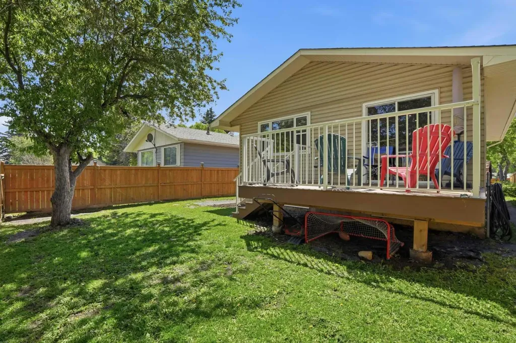 3056 32a Street SE Calgary AB T2B0T3