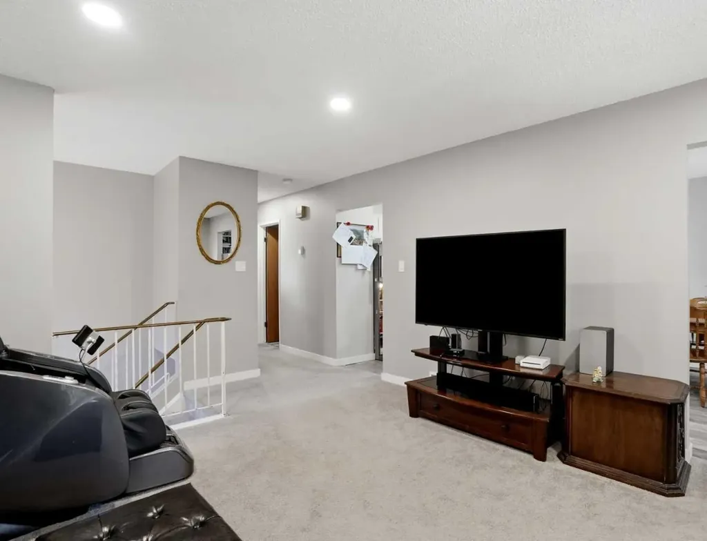 3056 32a Street SE Calgary AB T2B0T3