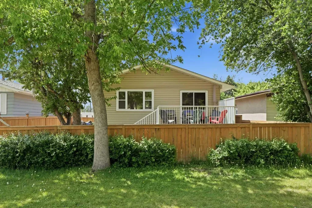 3056 32a Street SE Calgary AB T2B0T3