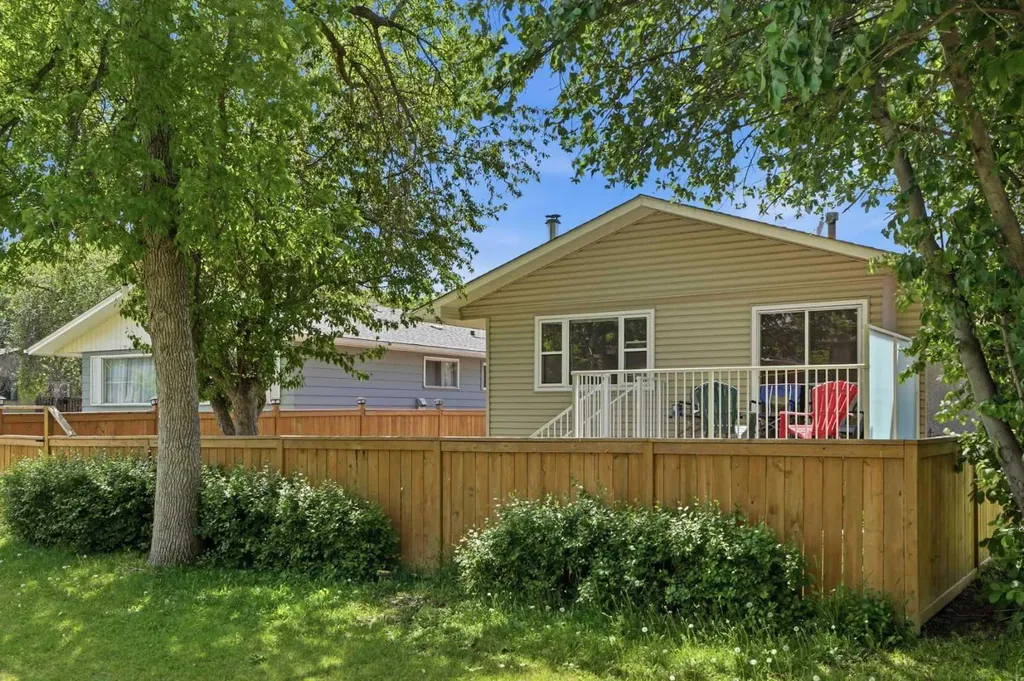 3056 32a Street SE Calgary AB T2B0T3