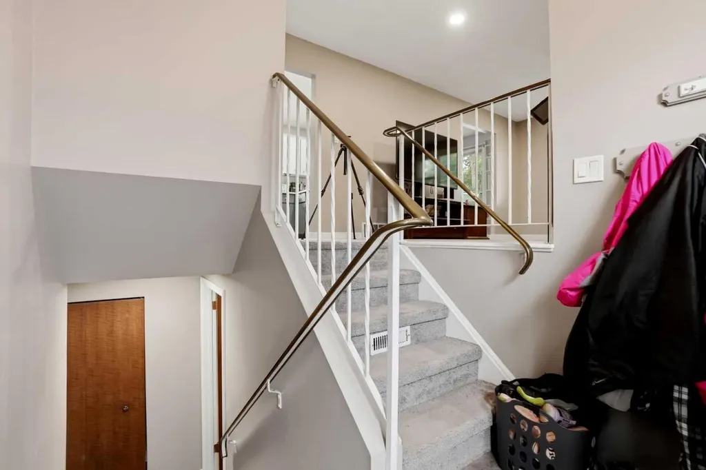 3056 32a Street SE Calgary AB T2B0T3