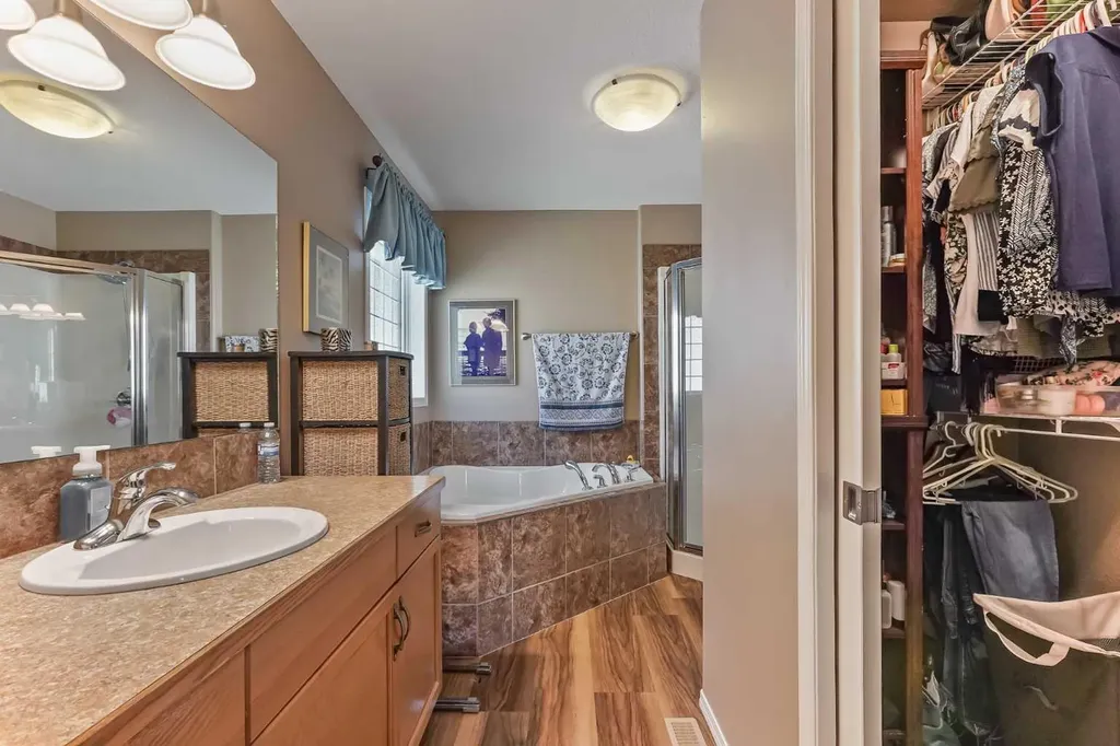 605 Sunridge Crescent W Lethbridge AB T1J 0T4