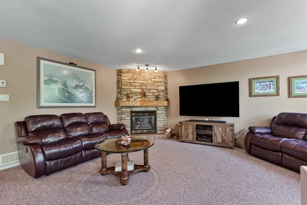 605 Sunridge Crescent W Lethbridge AB T1J 0T4