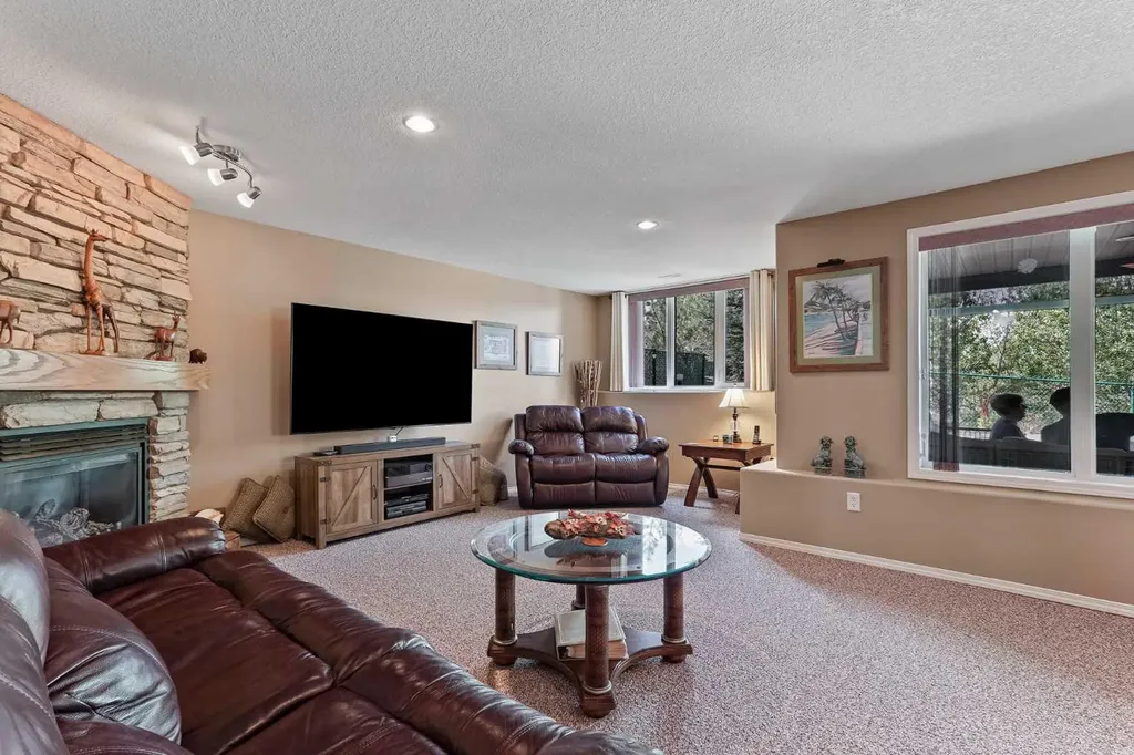 605 Sunridge Crescent W Lethbridge AB T1J 0T4