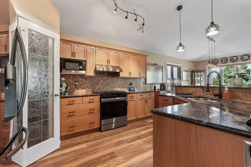 605 Sunridge Crescent W Lethbridge AB T1J 0T4