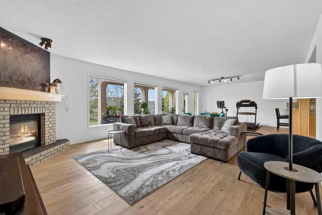 18 Eagleview Place Cochrane AB T4C 1P8