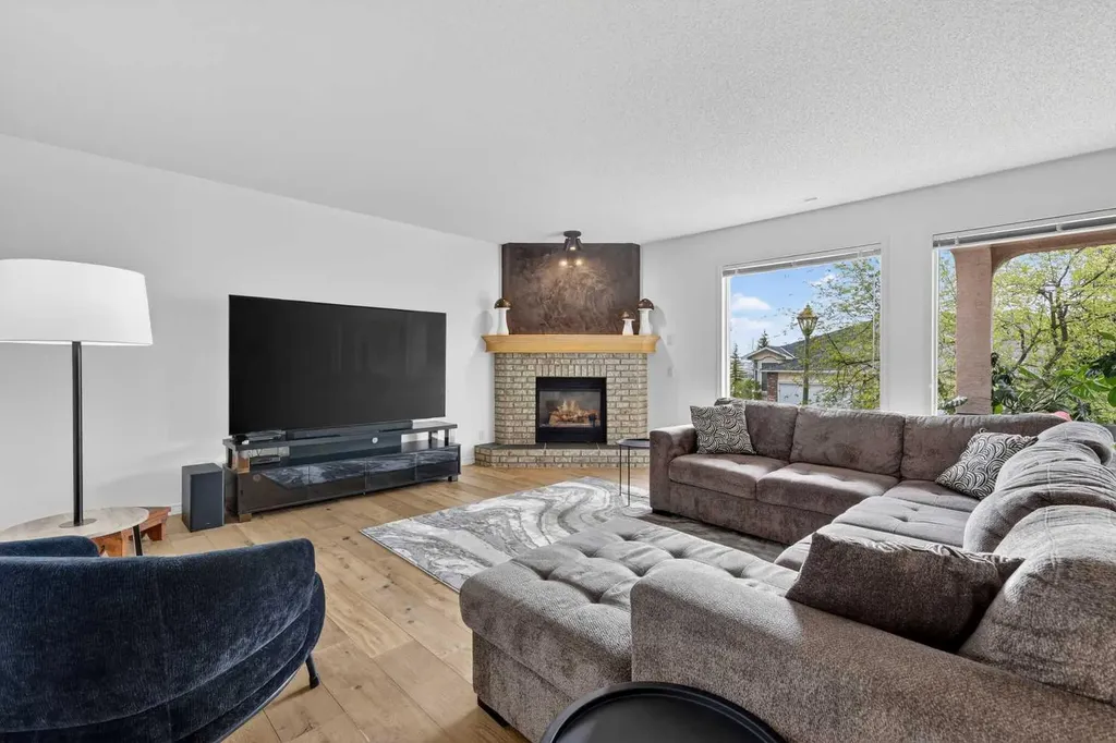 18 Eagleview Place Cochrane AB T4C 1P8