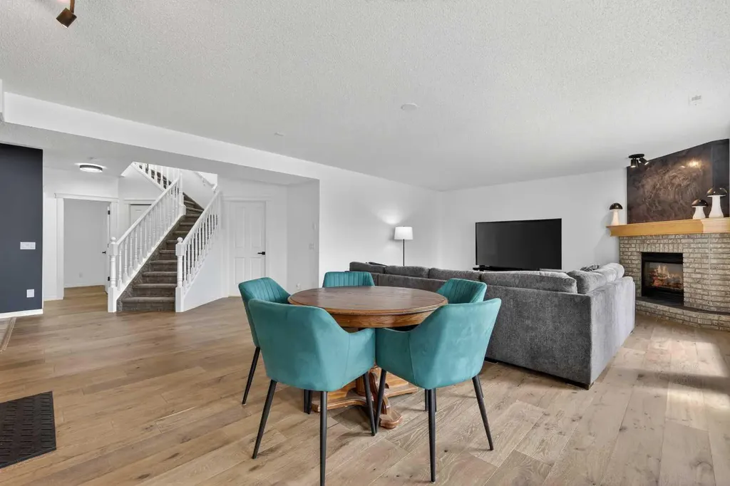 18 Eagleview Place Cochrane AB T4C 1P8