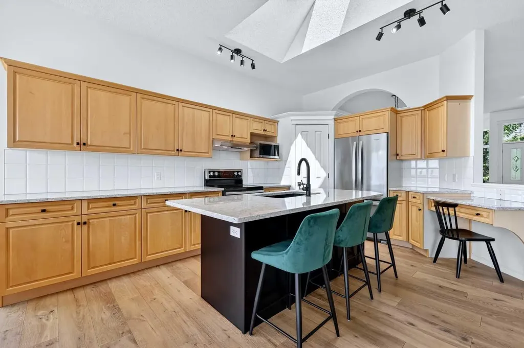 18 Eagleview Place Cochrane AB T4C 1P8