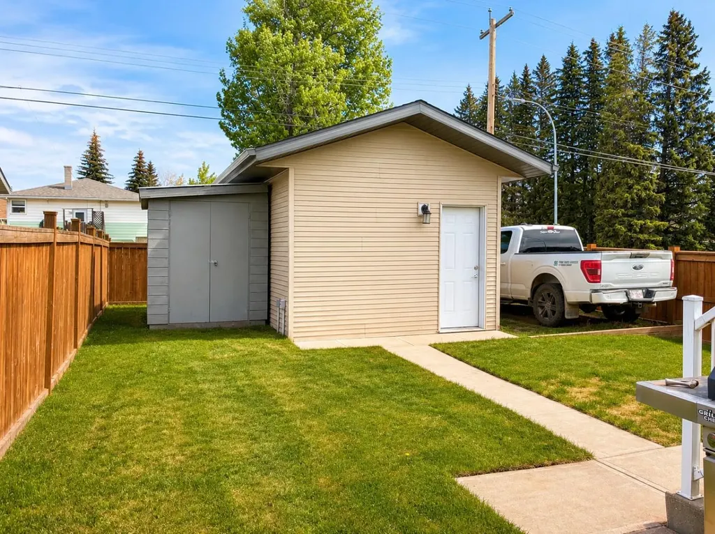 5001 54 Street Rocky Mountain House AB T4T 1E7
