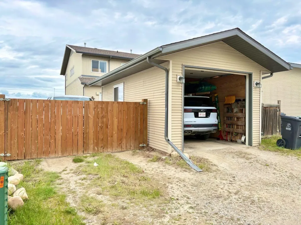 5001 54 Street Rocky Mountain House AB T4T 1E7