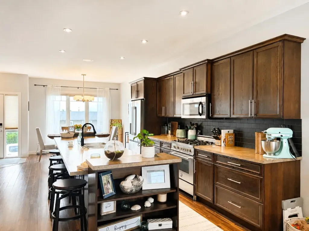 5001 54 Street Rocky Mountain House AB T4T 1E7