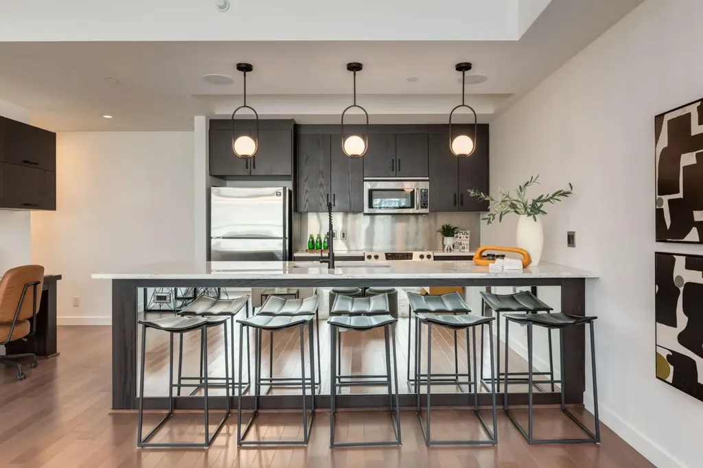 530 12 Avenue SW Calgary AB T2R 0B1