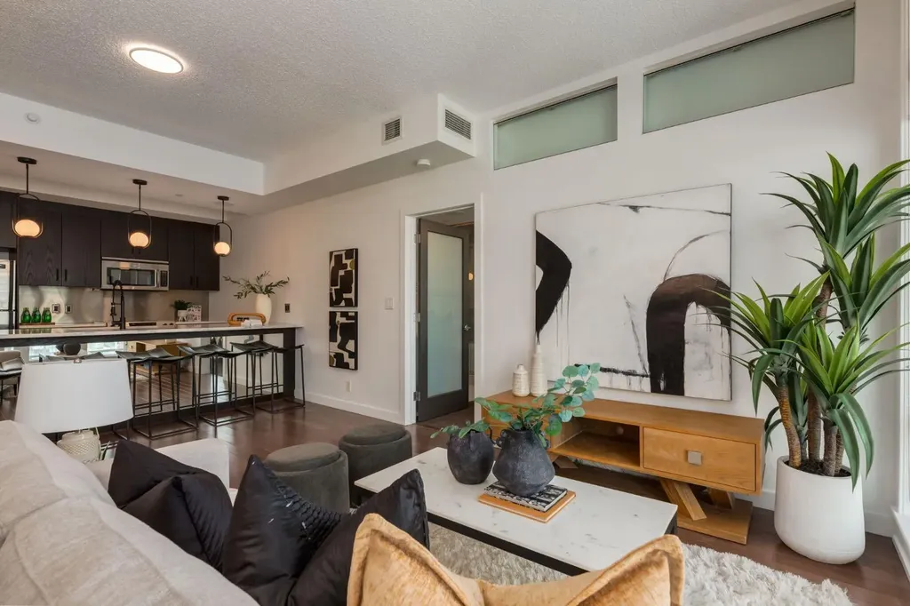 530 12 Avenue SW Calgary AB T2R 0B1