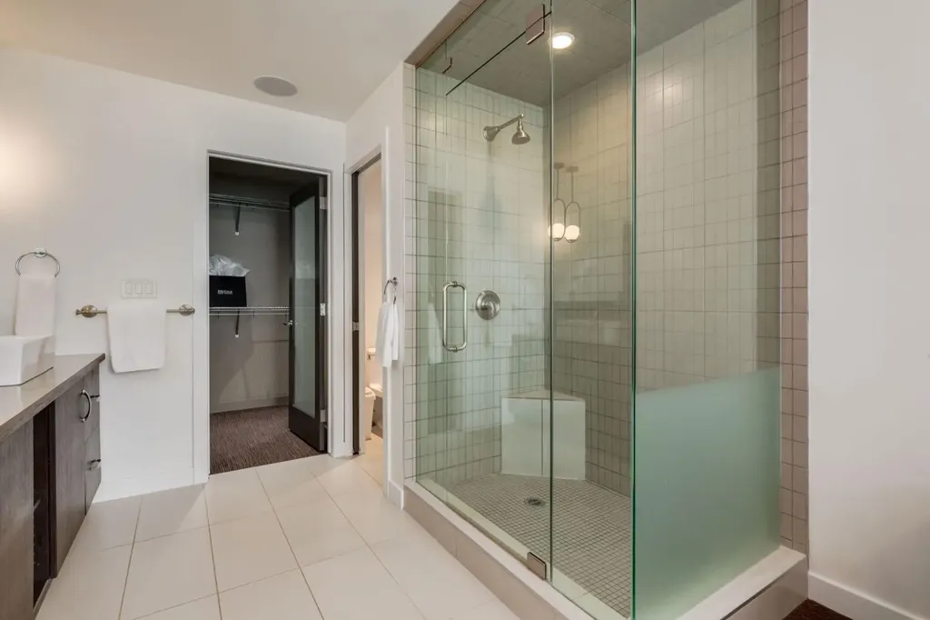 530 12 Avenue SW Calgary AB T2R 0B1