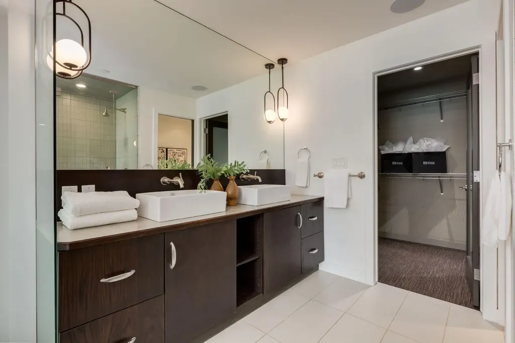530 12 Avenue SW Calgary AB T2R 0B1