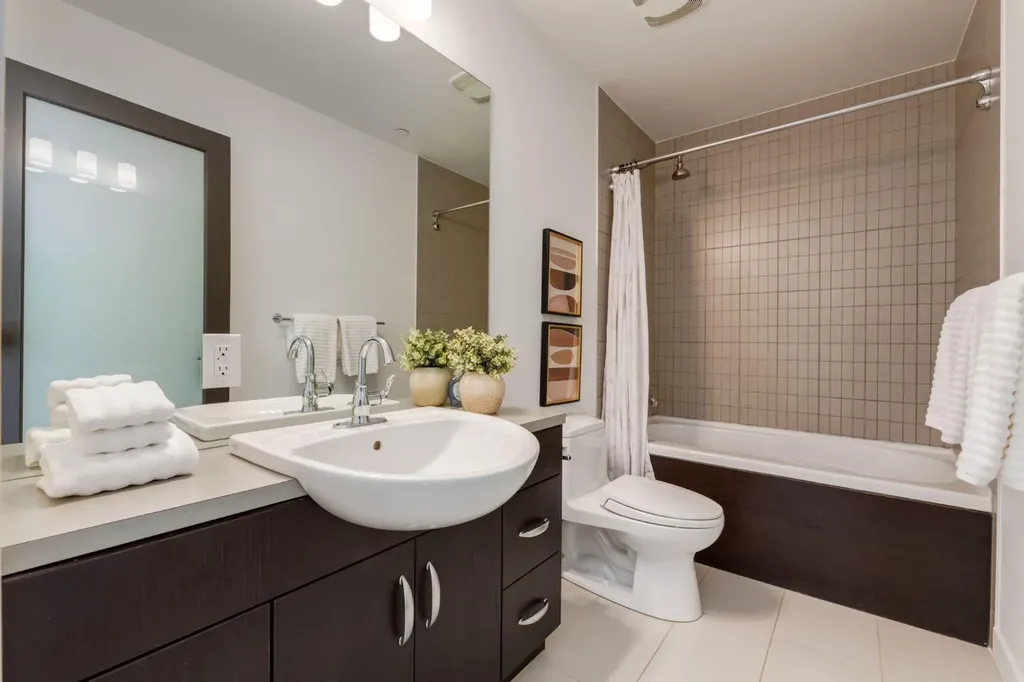 530 12 Avenue SW Calgary AB T2R 0B1