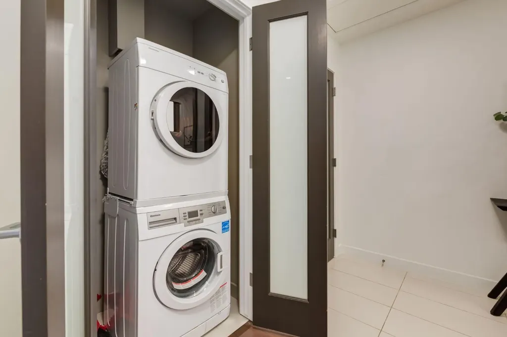 530 12 Avenue SW Calgary AB T2R 0B1