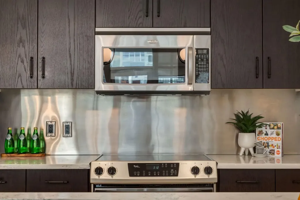 530 12 Avenue SW Calgary AB T2R 0B1