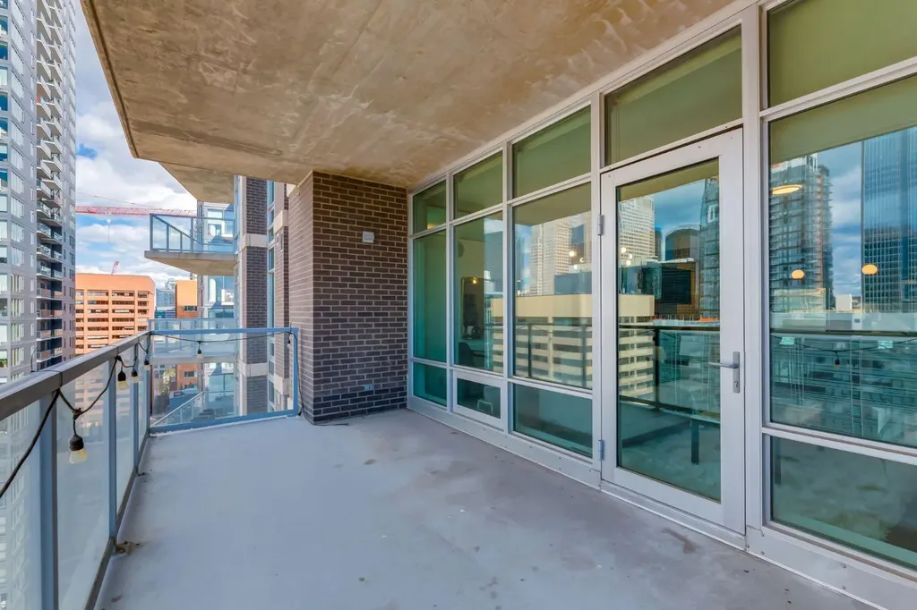 530 12 Avenue SW Calgary AB T2R 0B1