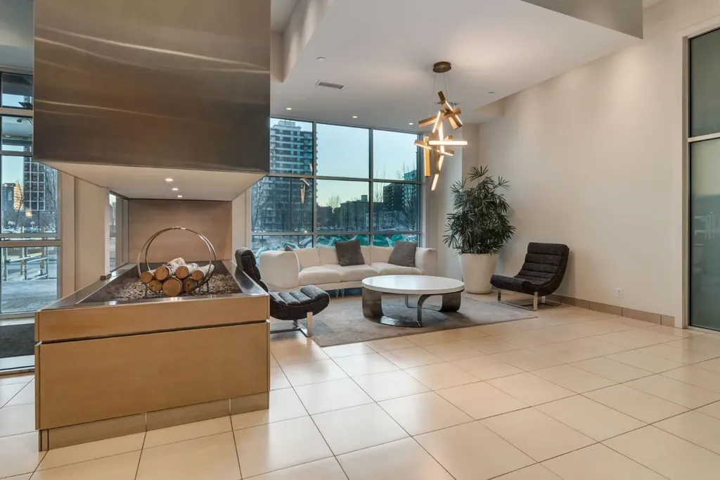 530 12 Avenue SW Calgary AB T2R 0B1