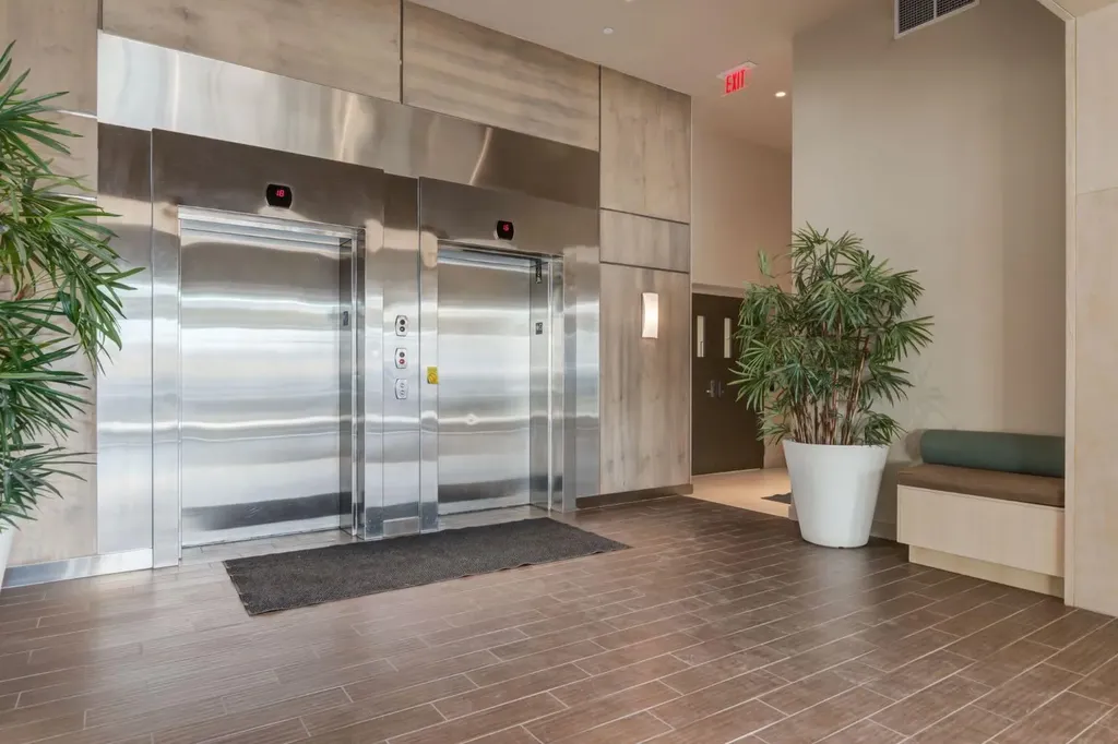 530 12 Avenue SW Calgary AB T2R 0B1