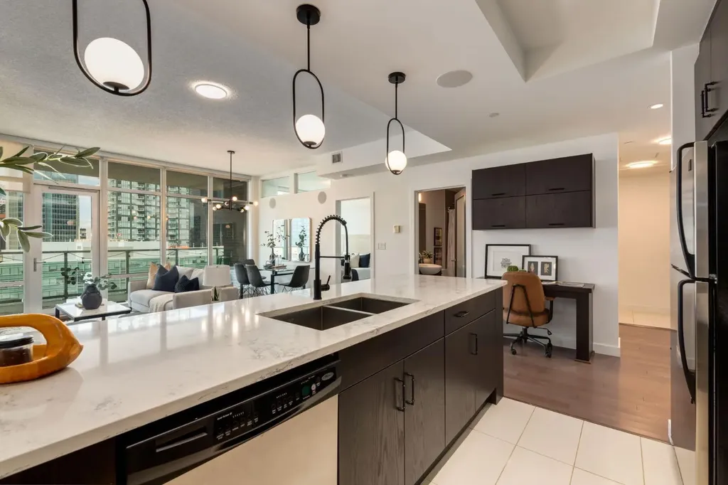 530 12 Avenue SW Calgary AB T2R 0B1