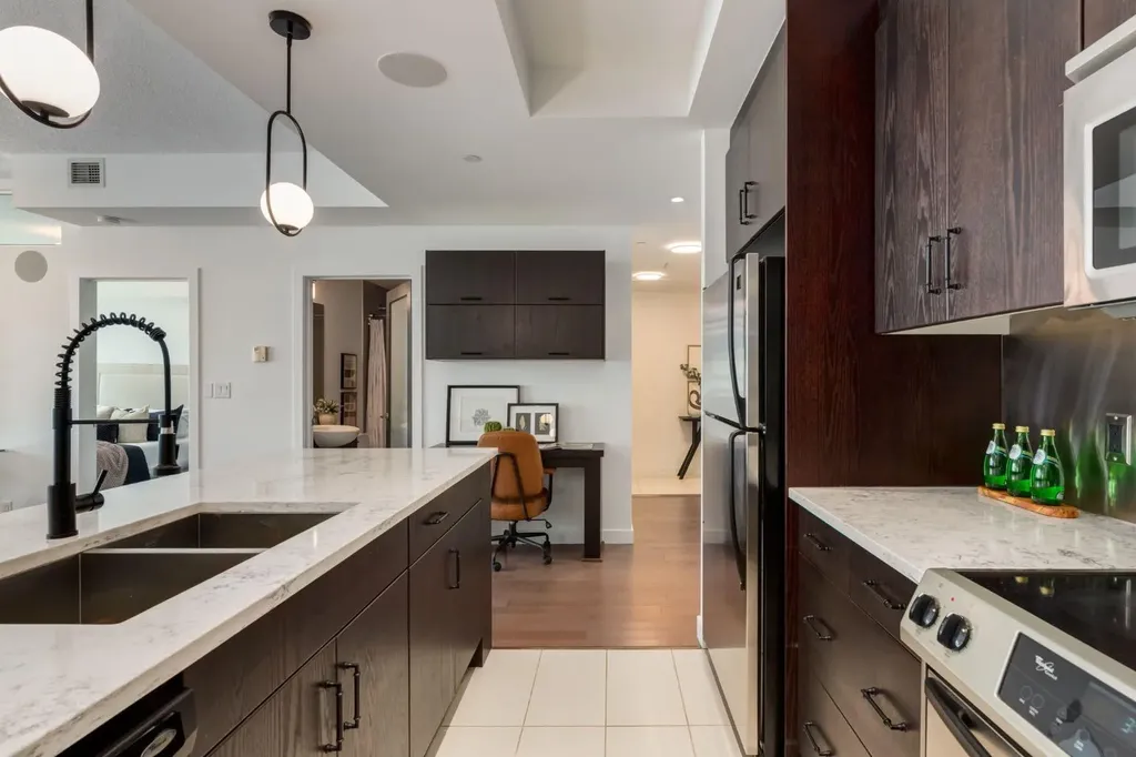 530 12 Avenue SW Calgary AB T2R 0B1