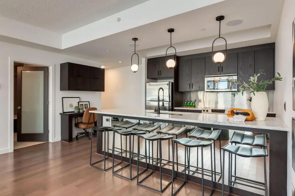 530 12 Avenue SW Calgary AB T2R 0B1
