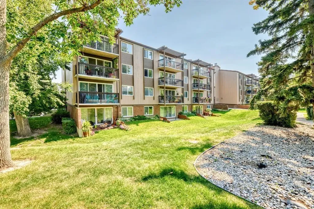8948 Elbow Drive SW Calgary AB T2V 0H9
