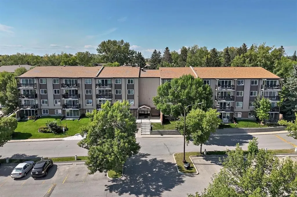 8948 Elbow Drive SW Calgary AB T2V 0H9