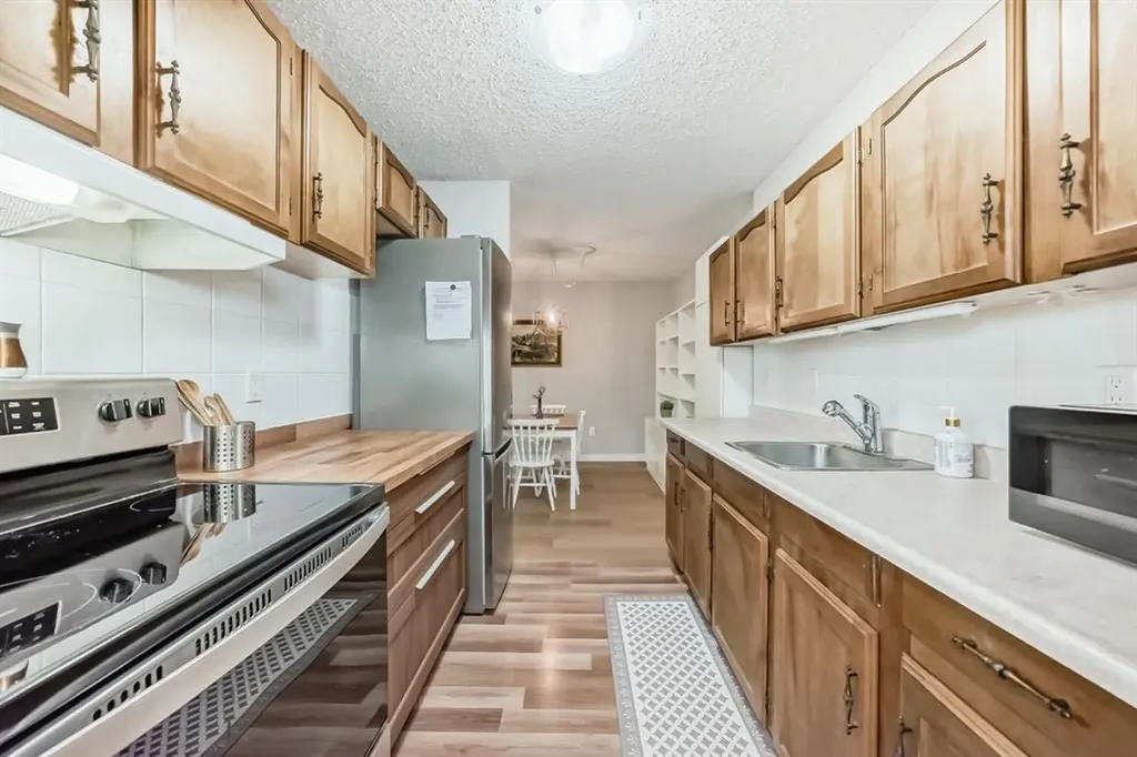 8948 Elbow Drive SW Calgary AB T2V 0H9