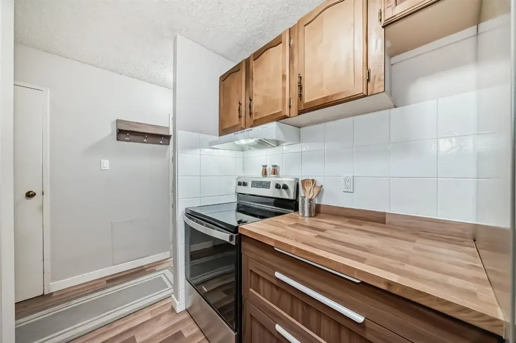 8948 Elbow Drive SW Calgary AB T2V 0H9