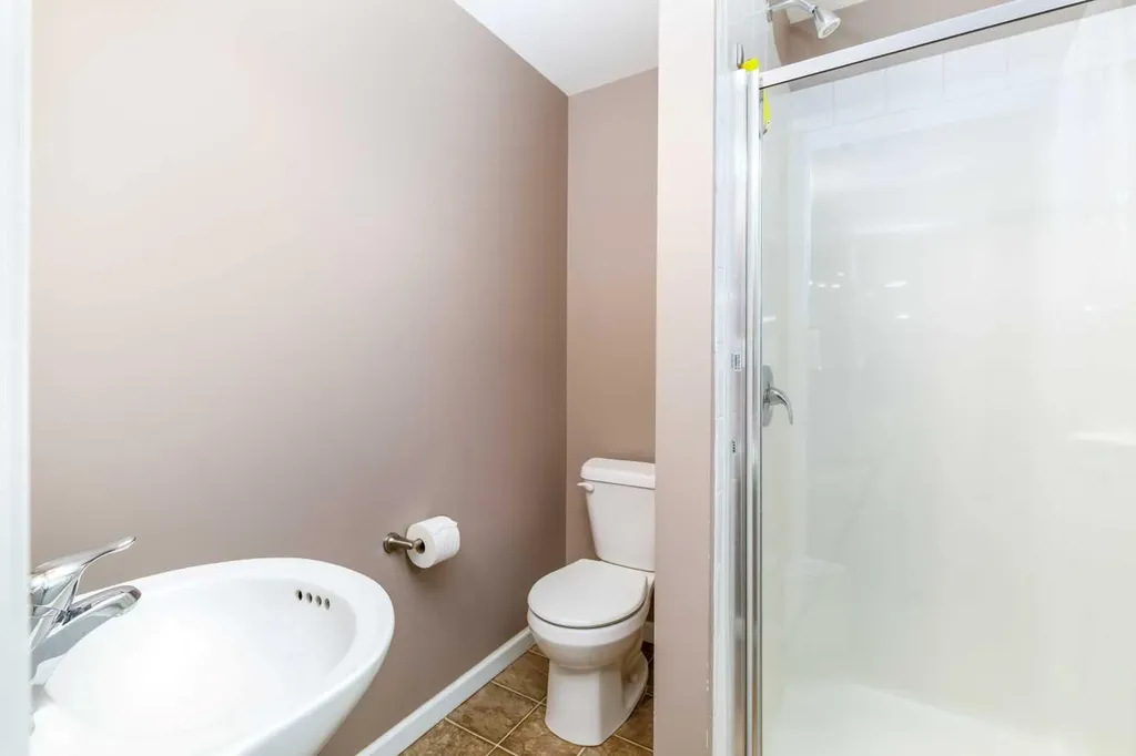 5040 53 Street Sylvan Lake AB T4S0A1