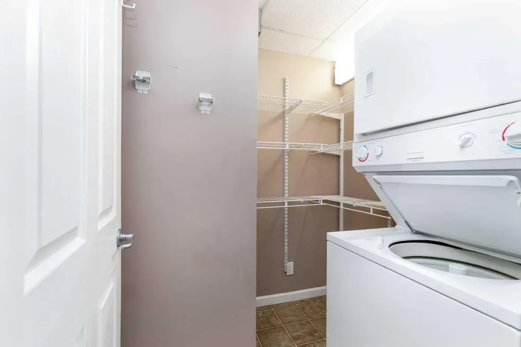 5040 53 Street Sylvan Lake AB T4S0A1