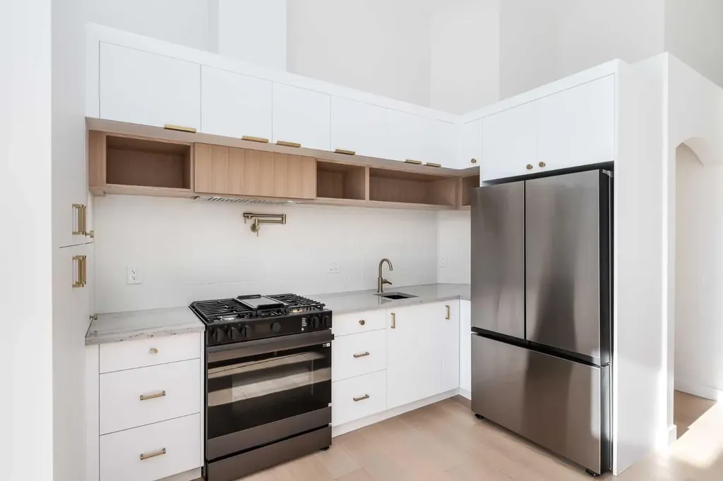 58 Edgevalley Close NW Calgary AB T3A 5E4