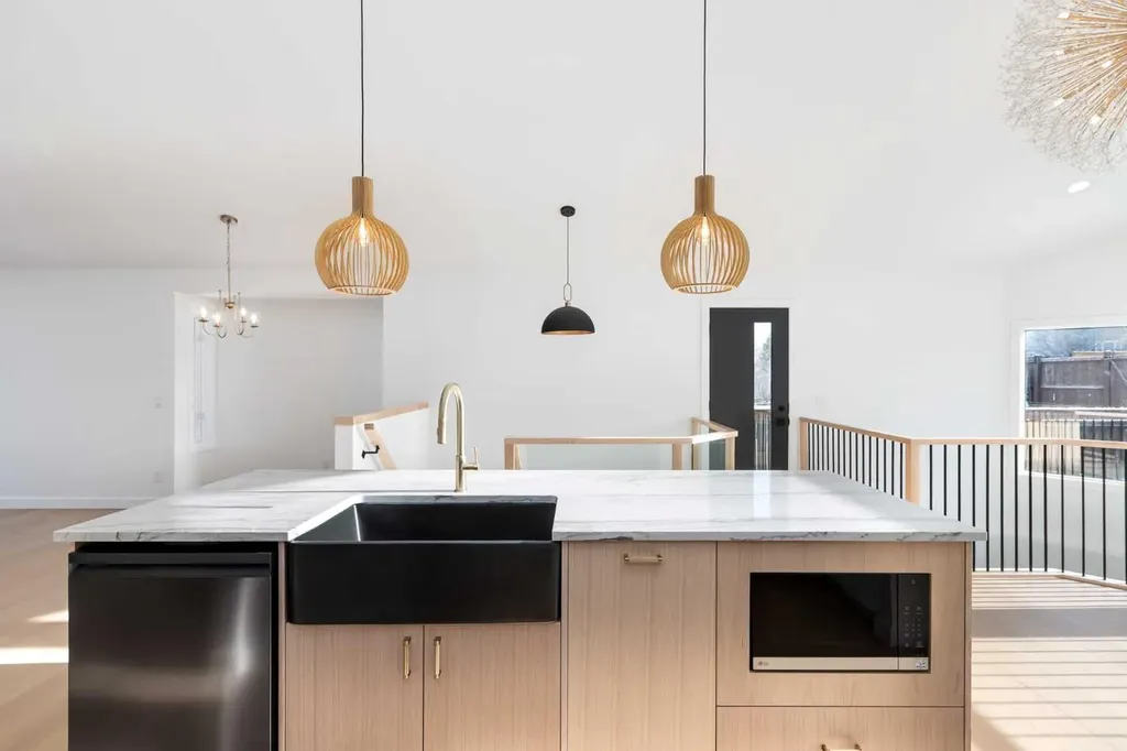 58 Edgevalley Close NW Calgary AB T3A 5E4