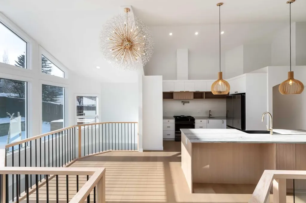 58 Edgevalley Close NW Calgary AB T3A 5E4
