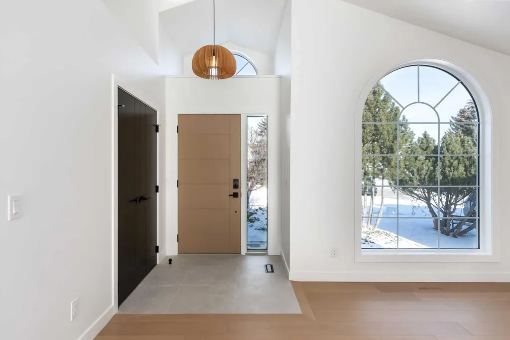 58 Edgevalley Close NW Calgary AB T3A 5E4