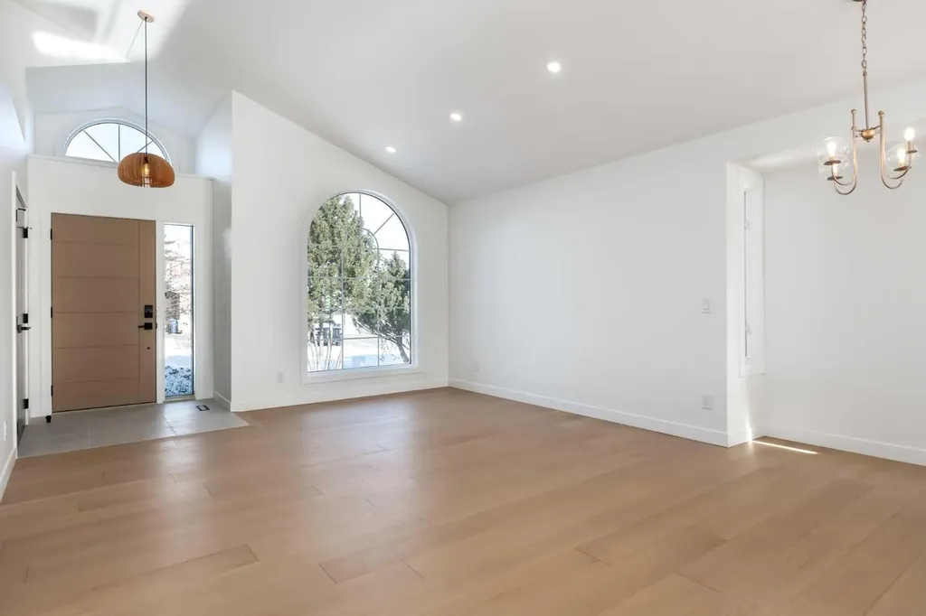 58 Edgevalley Close NW Calgary AB T3A 5E4