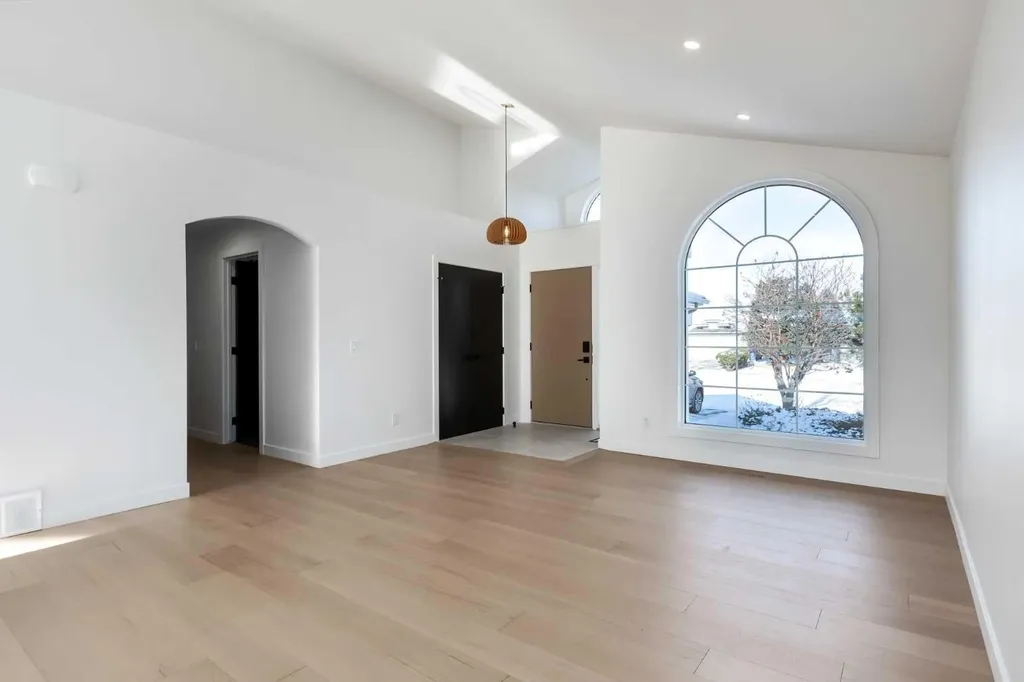 58 Edgevalley Close NW Calgary AB T3A 5E4