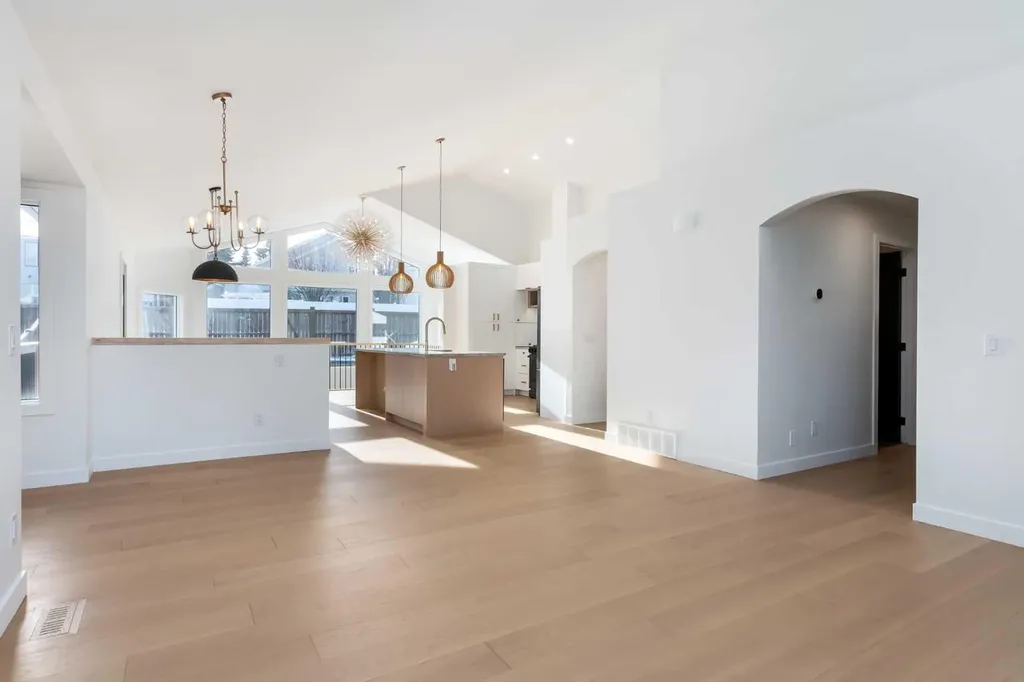 58 Edgevalley Close NW Calgary AB T3A 5E4