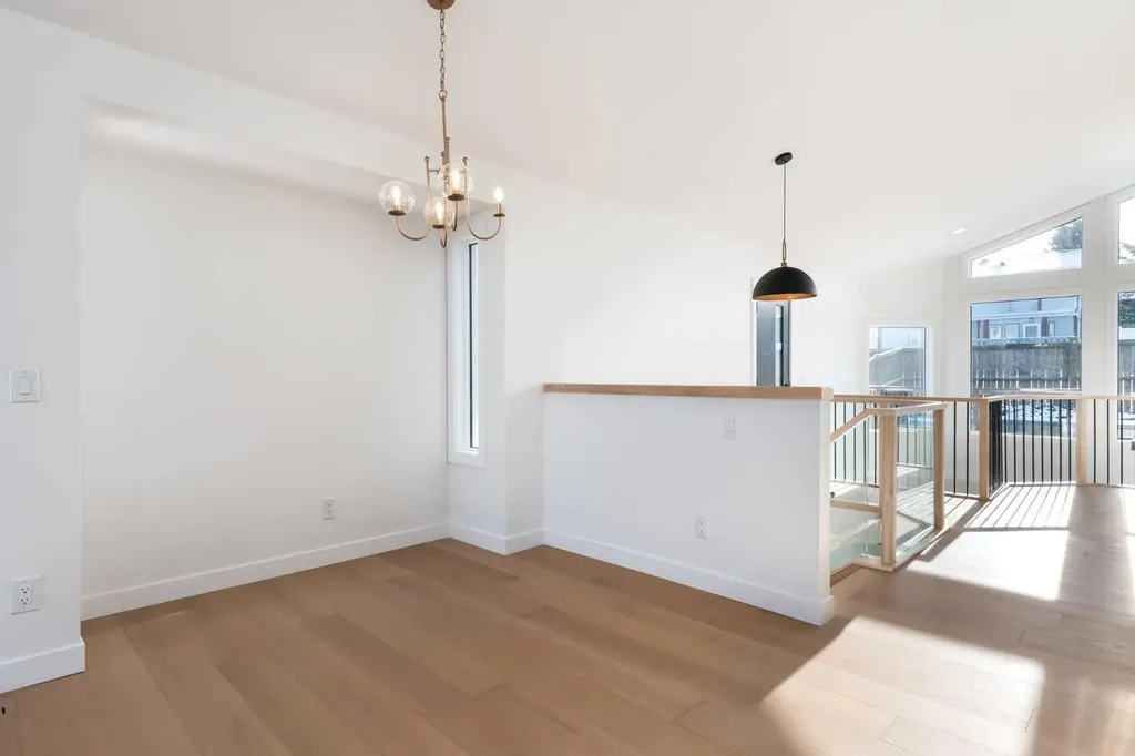 58 Edgevalley Close NW Calgary AB T3A 5E4