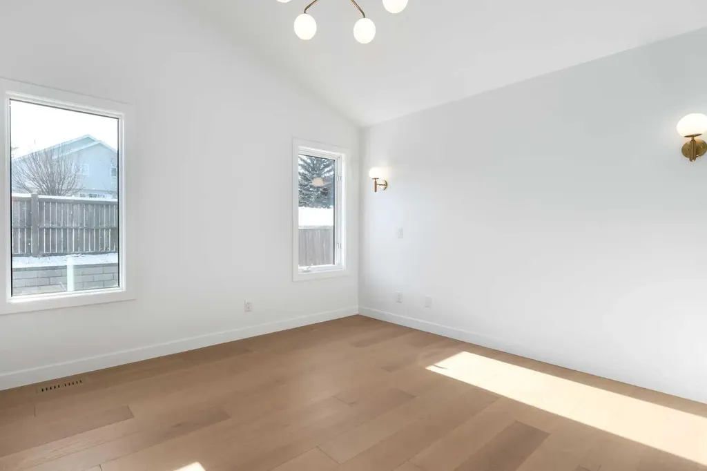 58 Edgevalley Close NW Calgary AB T3A 5E4