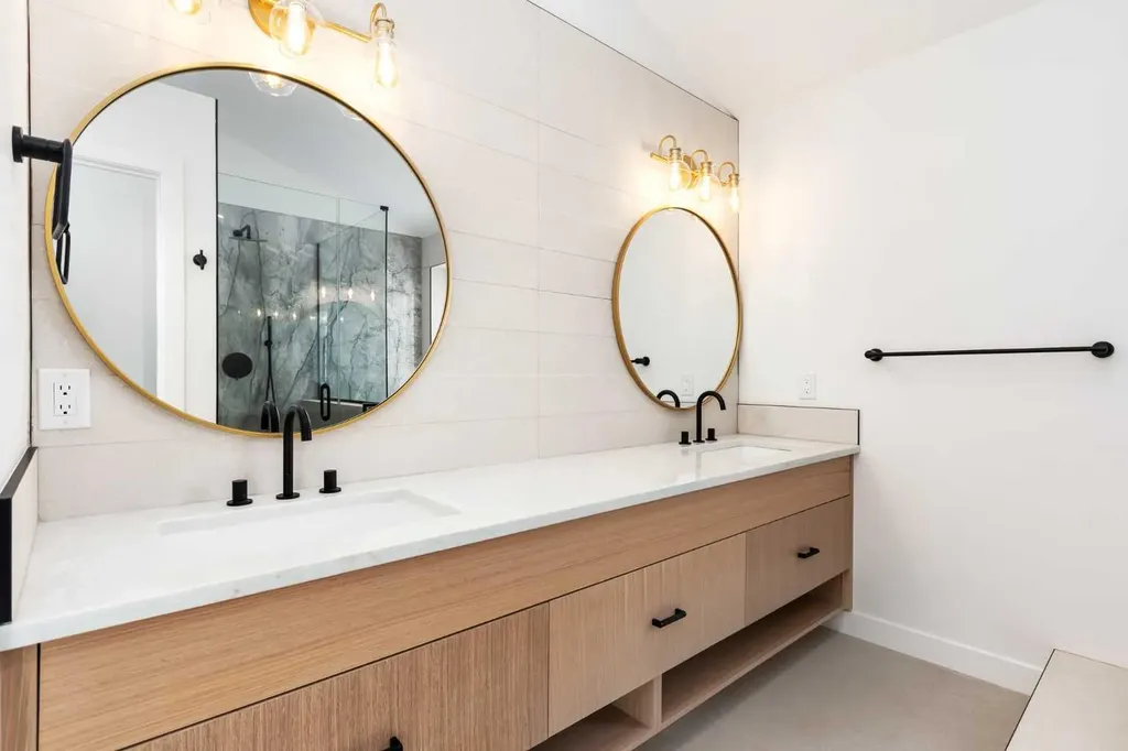 58 Edgevalley Close NW Calgary AB T3A 5E4